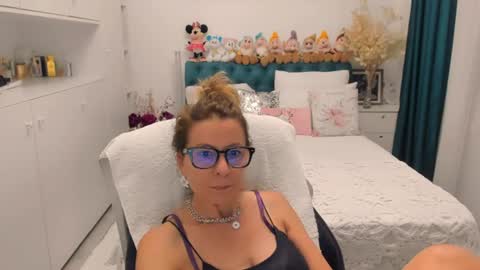 Snapshot of prettyblackeyes chatting on 07.18.26 wilma online show from 07.18.26