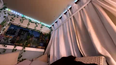 Snapshot of prettyblackgal chatting on 12.19.25 prettyblackgal online show from 12.19.25