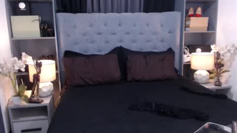 Snapshot of prettycummerjane chatting on 12.19.24 JANE online show from 12.19.24