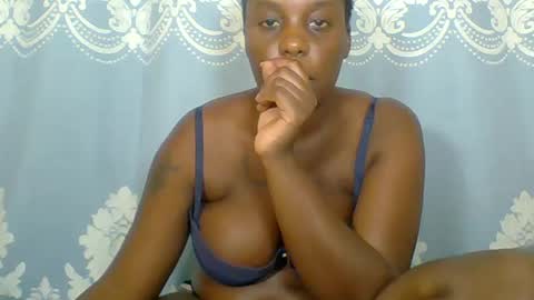Snapshot of prettydarkskin002 chatting on 06.12.26 SHANIA online show from 06.12.26