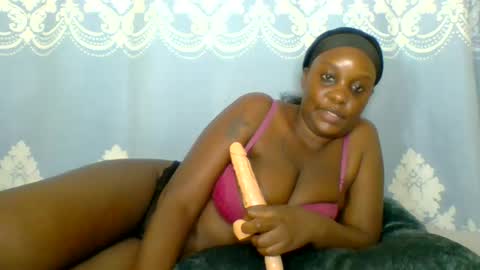 Snapshot of prettydarkskin002 chatting on 07.02.26 SHANIA online show from 07.02.26