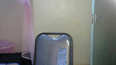 Snapshot of prettyelli chatting on 12.01.24 Elii online show from 12.01.24