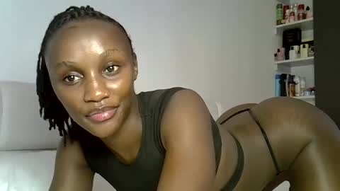 Snapshot of prettygee21 chatting on 04.27.26 Pretty darkskin doll online show from 04.27.26