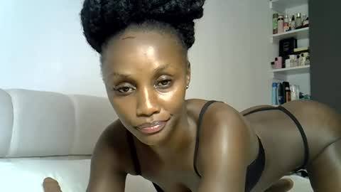 Snapshot of prettygee21 chatting on 06.17.26 Pretty darkskin doll online show from 06.17.26