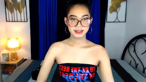 Snapshot of prettyhothugecock chatting on 02.13.25 prettyhothugecock online show from 02.13.25