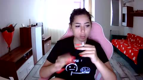 prettyjulliette online show from 09.25.25