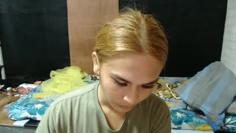 Snapshot of prettykate_04 chatting on 01.28.25 Kate online show from 01.28.25