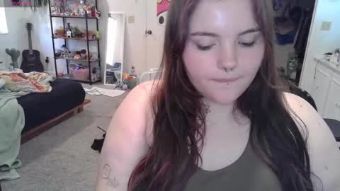 pretttypearl online show from 10.25.25