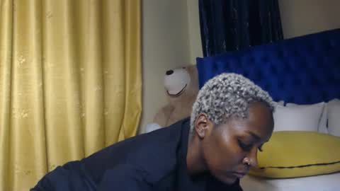 Snapshot of prettyquee chatting on 02.09.26 sasha online show from 02.09.26