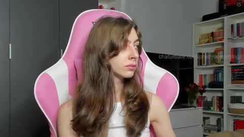 Snapshot of prettysomething chatting on 10.31.25 Sophie next stream will be at Monday i will wait you guys online show from 10.31.25