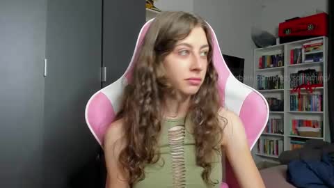 Snapshot of prettysomething chatting on 01.12.26 Sophie next stream will be at Monday i will wait you guys online show from 01.12.26