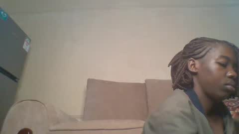 Snapshot of prettyzuzu chatting on 09.22.25 prettyzuzu online show from 09.22.25
