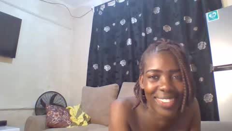 Snapshot of prettyzuzu chatting on 09.24.25 prettyzuzu online show from 09.24.25