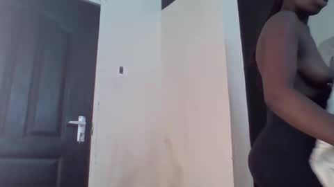 Snapshot of prettyzuzu chatting on 10.21.25 prettyzuzu online show from 10.21.25