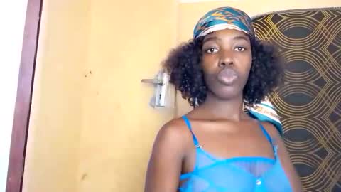 Snapshot of prettyzuzu chatting on 11.04.25 prettyzuzu online show from 11.04.25