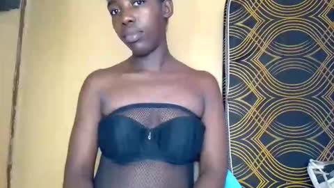 Snapshot of prettyzuzu chatting on 11.07.25 prettyzuzu online show from 11.07.25