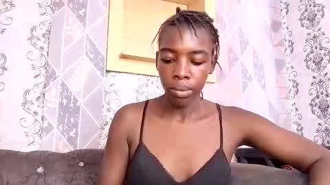 Snapshot of prettyzuzu chatting on 11.17.25 prettyzuzu online show from 11.17.25