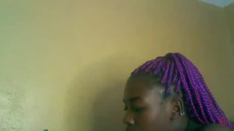 Snapshot of prettyzuzu chatting on 11.28.25 prettyzuzu online show from 11.28.25