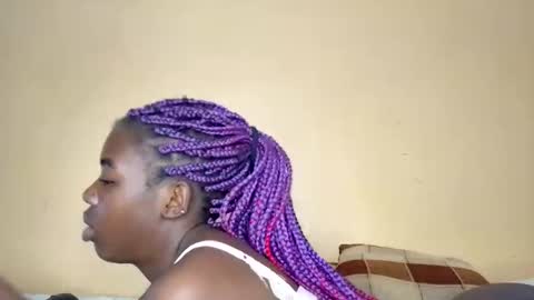 Snapshot of prettyzuzu chatting on 12.02.25 prettyzuzu online show from 12.02.25