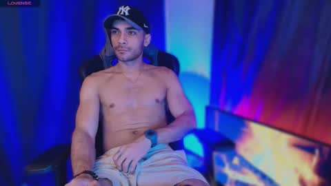 Snapshot of pridelgtbi chatting on 11.30.25 pridelgtbi online show from 11.30.25