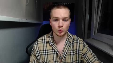 Snapshot of princ4real chatting on 09.17.25 prince online show from 09.17.25