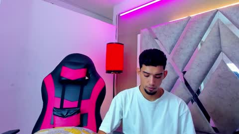 Snapshot of prince_arthur77 chatting on 01.18.26 prince_arthur77 online show from 01.18.26