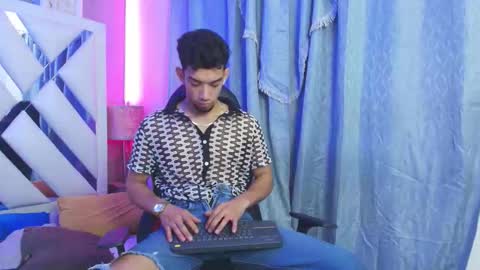 Snapshot of prince_arthur77 chatting on 03.08.26 prince_arthur77 online show from 03.08.26