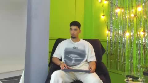 Snapshot of prince_arthur77 chatting on 03.29.26 prince_arthur77 online show from 03.29.26