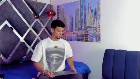 Snapshot of prince_arthur77 chatting on 04.11.26 prince_arthur77 online show from 04.11.26