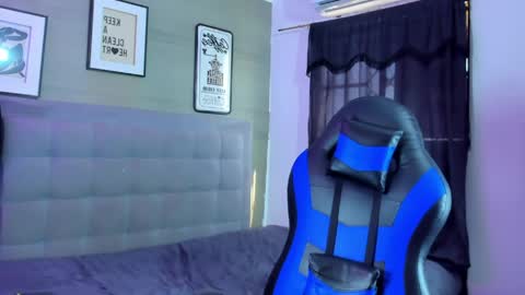 Snapshot of prince_arthur77 chatting on 04.12.26 prince_arthur77 online show from 04.12.26