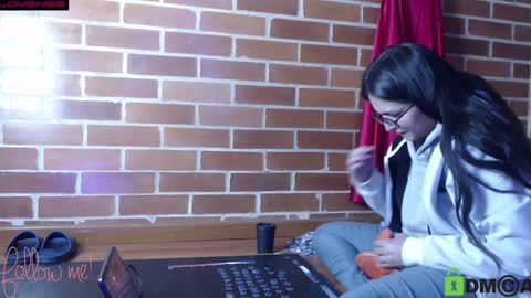 Snapshot of princesa_leia_zathur chatting on 01.04.25 Leia online show from 01.04.25