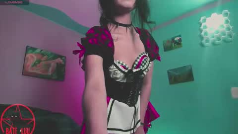 Snapshot of princesita_valija chatting on 10.11.25 Beth online show from 10.11.25