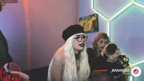 Snapshot of princesita_valija chatting on 10.20.25 Beth online show from 10.20.25