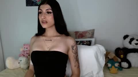 Snapshot of princess_ofyourdreams chatting on 11.11.25 Sophie online show from 11.11.25