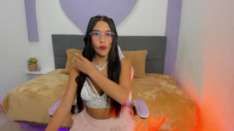 Mia online show from 04.16.26