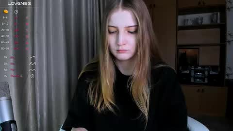 Snapshot of princessaalicc chatting on 12.01.25 princessaalicc online show from 12.01.25