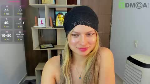 princessmariana25 online show from 10.14.25