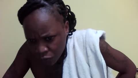 Snapshot of princessmiles2 chatting on 02.04.25 phelly online show from 02.04.25