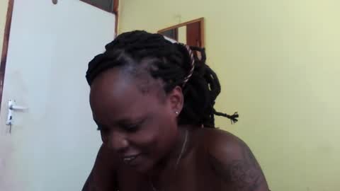 Snapshot of princessmiles2 chatting on 02.06.25 phelly online show from 02.06.25