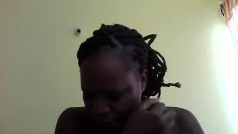 Snapshot of princessmiles2 chatting on 02.10.25 phelly online show from 02.10.25