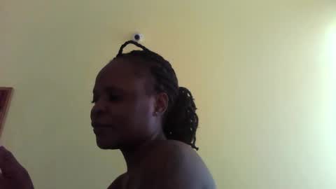 Snapshot of princessmiles2 chatting on 02.21.25 phelly online show from 02.21.25