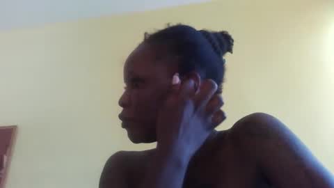 Snapshot of princessmiles2 chatting on 03.04.25 phelly online show from 03.04.25