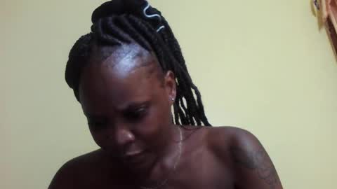 Snapshot of princessmiles2 chatting on 03.06.25 phelly online show from 03.06.25