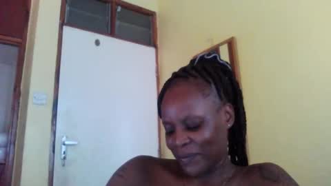Snapshot of princessmiles2 chatting on 03.07.25 phelly online show from 03.07.25