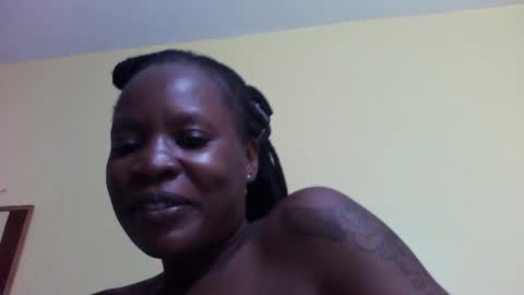 Snapshot of princessmiles2 chatting on 09.12.25 phelly online show from 09.12.25