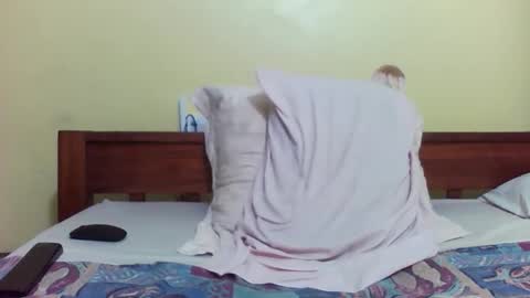 Snapshot of princessmiles2 chatting on 10.03.25 phelly online show from 10.03.25