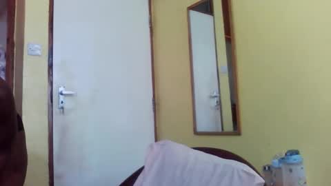 Snapshot of princessmiles2 chatting on 10.05.25 phelly online show from 10.05.25