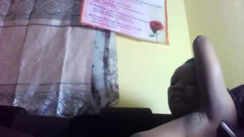 Snapshot of princessmiles2 chatting on 10.15.25 phelly online show from 10.15.25