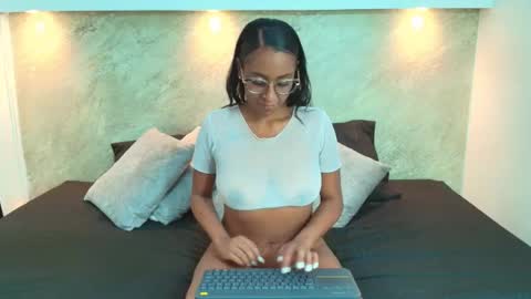 Priscila  online show from 09.25.25