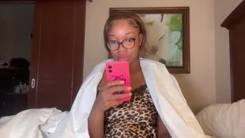 Snapshot of productivepussy chatting on 11.23.25 ProductivePorn online show from 11.23.25